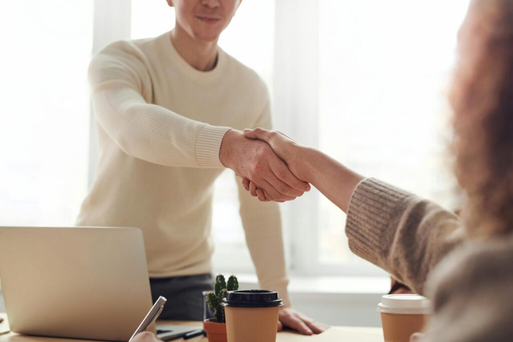 Uścisk dłoni – partnerstwo